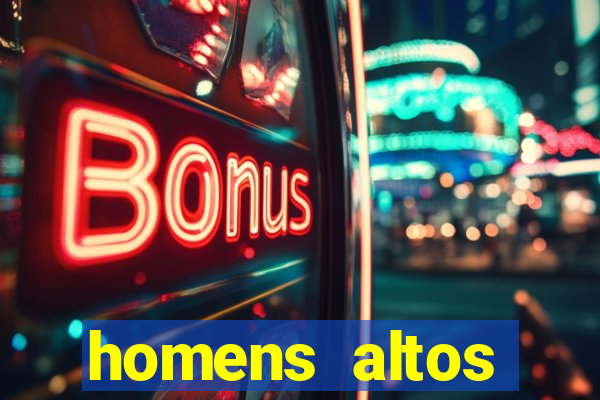 homens altos sarados pelados